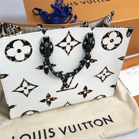 louis vuitton onthego white|Louis Vuitton onthego tote bag.